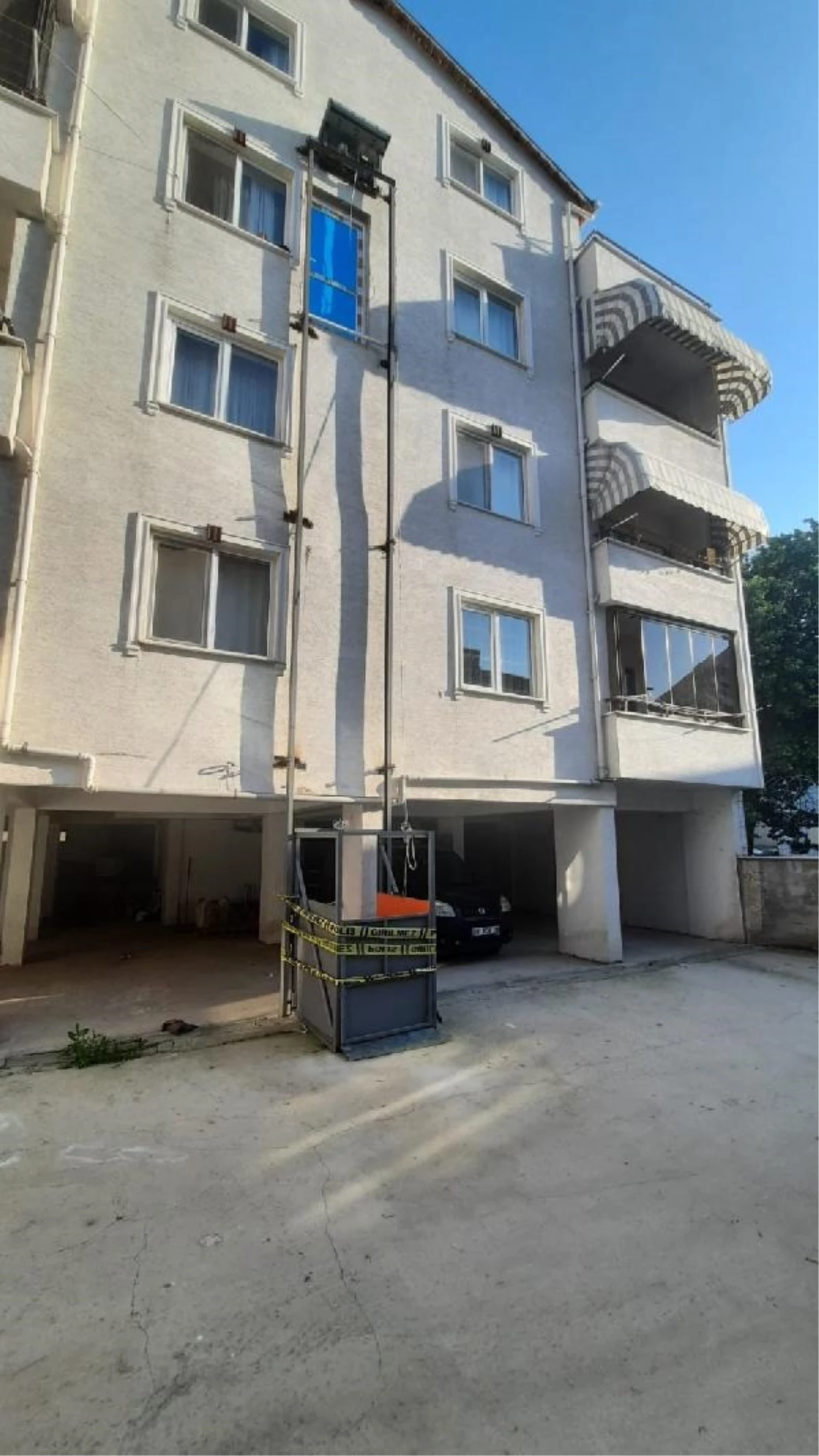 bursada-taziye-icin-geldikleri-apartmanin-seyyar-asansoru-dustu-2-olu-2-yarali-i5jC6SlI.jpg