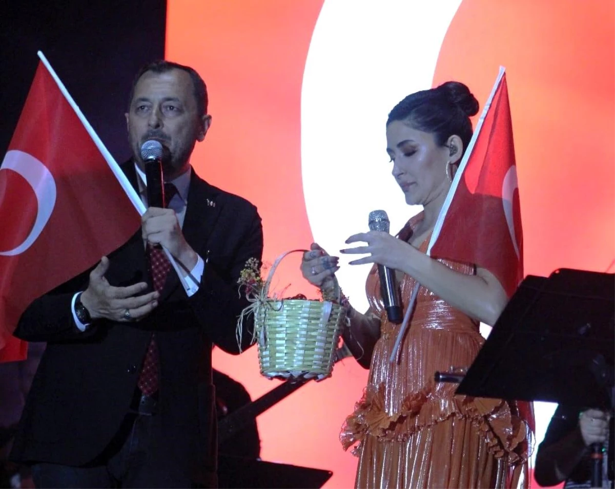  Süleymanpaşa Belediye Başkanı Cüneyt Yüksel Melek Mosso Konseri Sonrası İstifa Etti