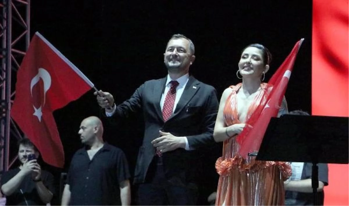  Tekirdağ Belediye Başkanı Melek Mosso konseri sonrası istifa etti