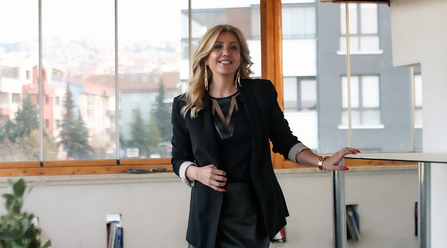 TÜRKİYE’NİN TEK KADIN DEDEKTİFİ HİLAL SAKAR’DAN EVLİLİK VE ADALET MÜCADELESİ