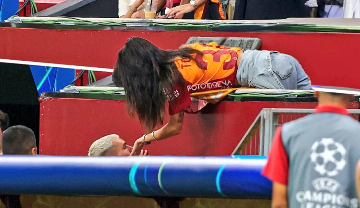 Devrim Özkan’dan Sevgilisi Torreira’ya Maç Öncesi Şans Öpücüğü