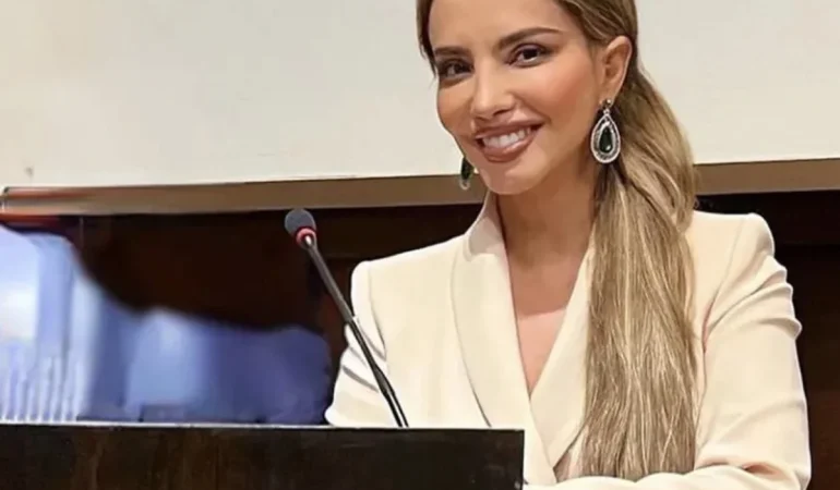 **”Mauro Icardi’nin Yeni Aşkı: Wanda Nara’dan Sonra Angela Burgos İddiaları Gündemde”**