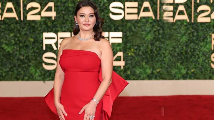 Nurgül Yeşilçay Red Sea Film Festivali’ne Katıldı: Görenler Bir Daha Baktı