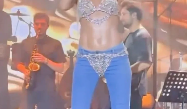 Gülşen’den Moda Kurallarını Yıkan Kombin: Pantolon Üzerine Bikini Altı