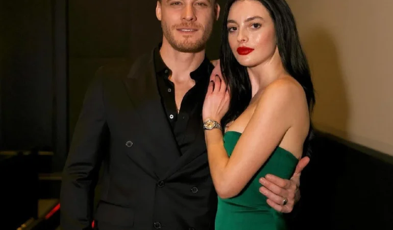 Melis Sezen’den Göz Kamaştıran Gala Şıklığı: Yeşil Saten Elbise Beğeni Topladı!