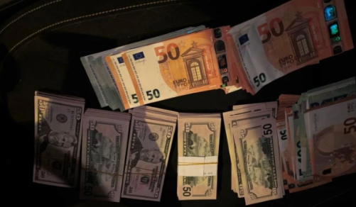 İSTANBUL’DA OTELDE SAHTE DÖVİZ OPERASYONU: 3 KİŞİ TUTUKLANDI