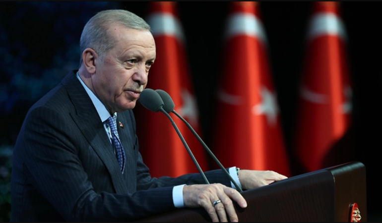 CUMHURBAŞKANI ERDOĞAN’DAN ÜNİVERSİTE ÖĞRENCİLERİNE BURS MÜJDESİ