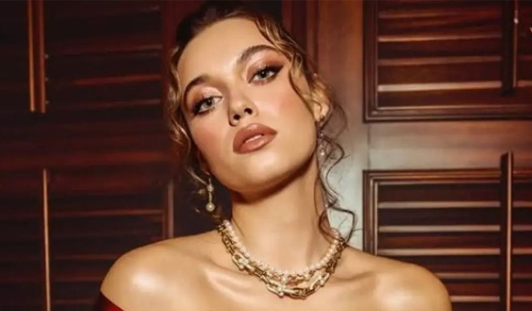 Afra Saraçoğlu’nun Dergi Çekimi Pozları Beğeni Rekoru Kırdı!