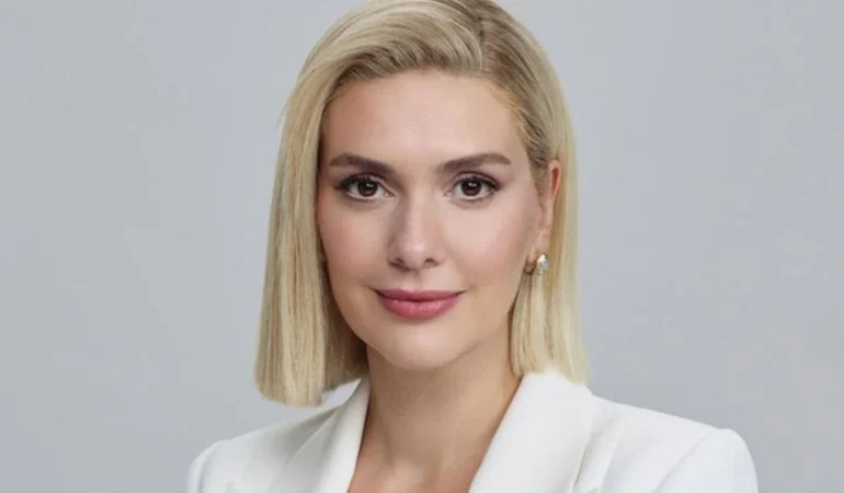 Bergüzar Korel’in Davet Tarzı: Şıklık ve Zarafetin Buluştuğu An