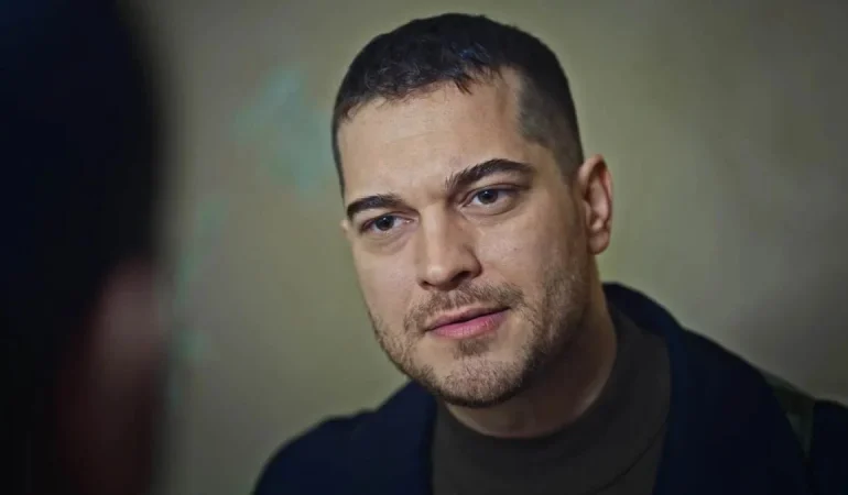 ÇAĞATAY ULUSOY GÖNLÜNÜ O GÜZEL OYUNCUYA KAPTIRDI! DUYANLAR ŞAŞTI KALDI!