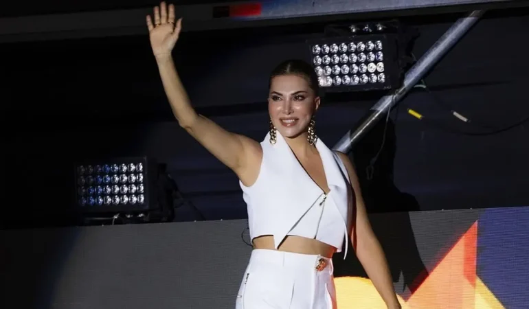 EBRU YAŞAR, ALTIN KELEBEK ÖDÜLÜNÜ FİLİSTİNLİ KIZ ÇOCUKLARINA ADADI