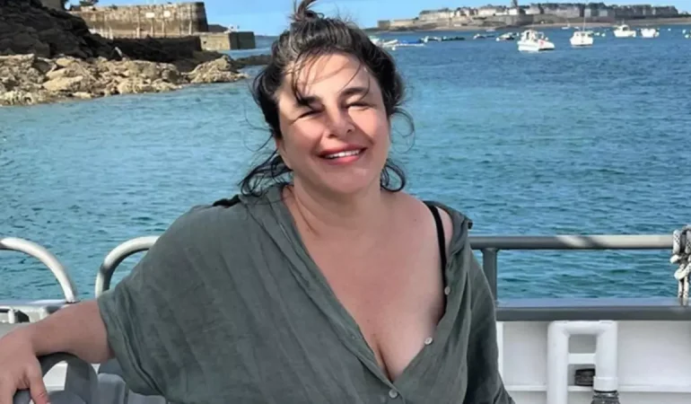 ESRA DERMANCIOĞLU’NDAN HAMİLELİK POZU! GÖRENLER ŞAŞIRDI