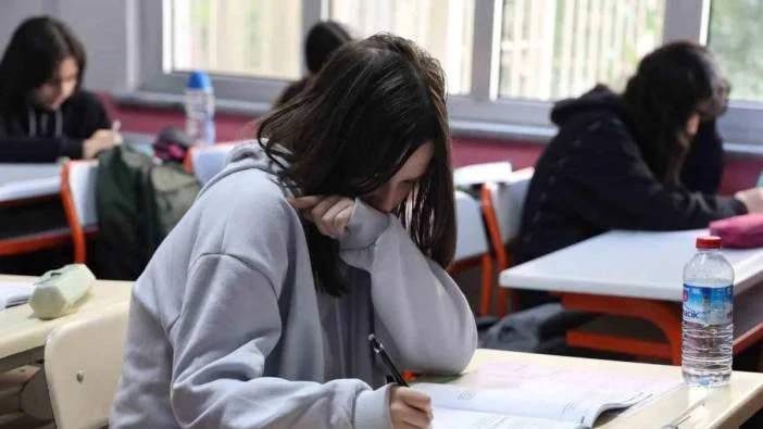 MEB’DEN TEPKİ ÇEKEN 23 MADDELİK RAMAZAN LİSTESİ: ORUÇ TUTMAYAN ÖĞRENCİLER AYRIŞTIRILACAK MI?