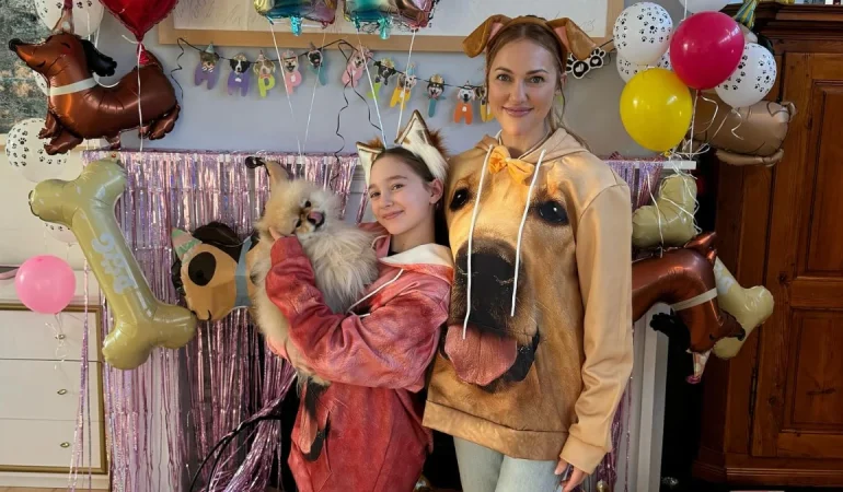 MERYEM UZERLİ’NİN KIZI LARA BÜYÜDÜ! ANNE VE KIZI ARASINDAKİ BENZERLİKLER DİKKAT ÇEKİYOR