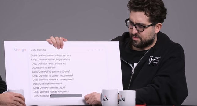 DOĞU DEMİRKOL’DAN NAMAZ AÇIKLAMASI! ELEŞTİRİLERE YANIT VERDİ