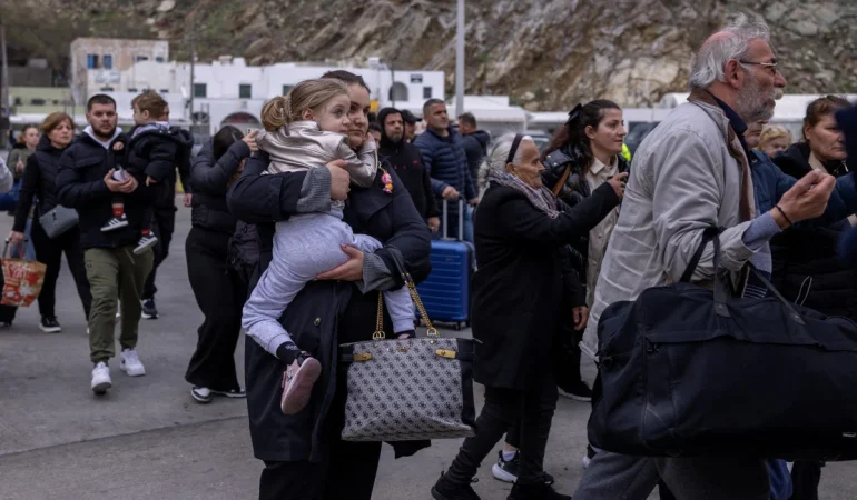 Santorini’de Korku: Depremler ve Volkanik Tehdit