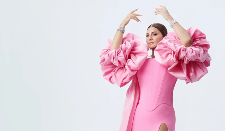 Sibel Can’ın Albüm Kıyafetleri Sosyal Medyada Gündem Oldu: Eleştiriler Yağdı