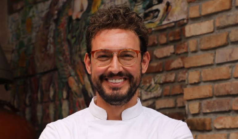 “Ünlü Şefin Restoranında Çay Fiyatı Şaşırttı!”