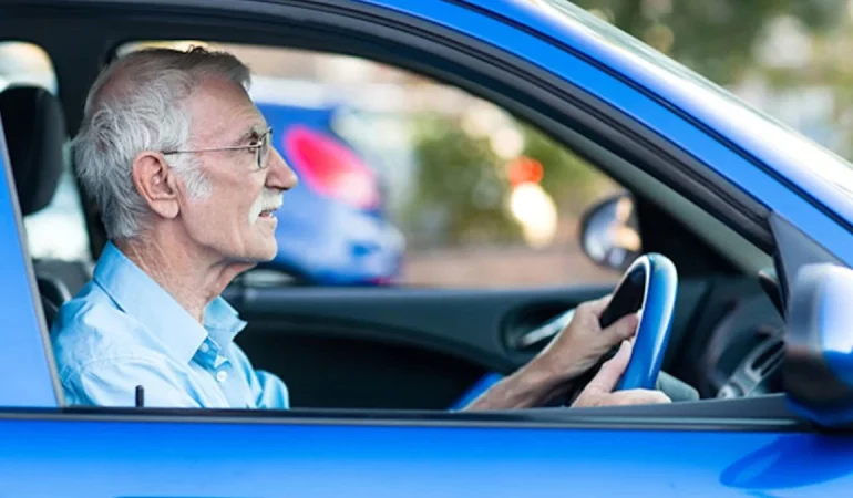 AB’DE YENİ DÜZENLEME: 75 YAŞ ÜSTÜ SÜRÜCÜLER TRAFİKTEN ÇEKİLİYOR