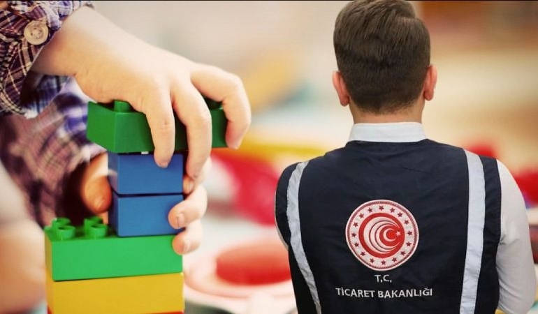 TİCARET BAKANLIĞI “GÜVENSİZ” DİYEREK İFŞA ETTİ: BU OYUNCAKLARA DİKKAT!