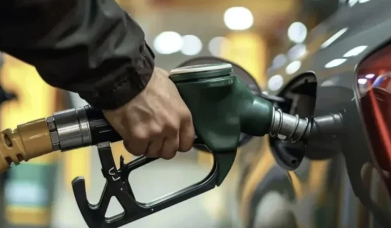 BENZİN VE MOTORİNE İNDİRİM GELİYOR