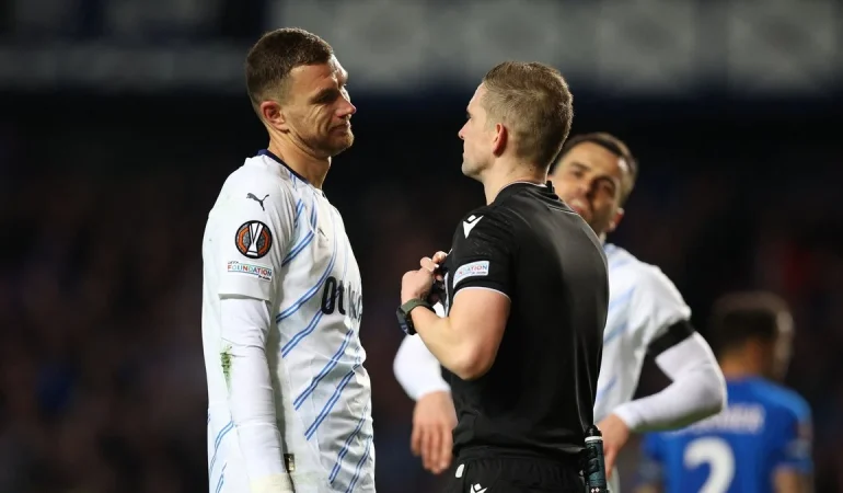 HAKEM KARARLARI TARTIŞMA YARATTI: FENERBAHÇE, RANGERS MAÇINDA HAKEME TEPKİ GÖSTERDİ