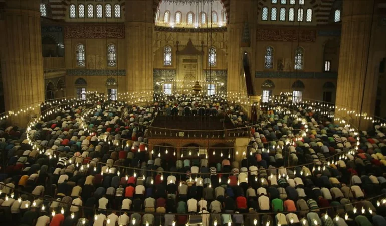 TÜRKİYE’DE BAYRAM NAMAZI SAATLERİ AÇIKLANDI