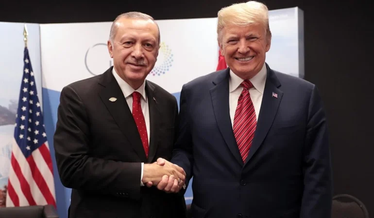 CUMHURBAŞKANI ERDOĞAN, DONALD TRUMP İLE TELEFON GÖRÜŞMESİ YAPTI: İKİLİ İLİŞKİLERİNİ GÖRÜŞTÜLER