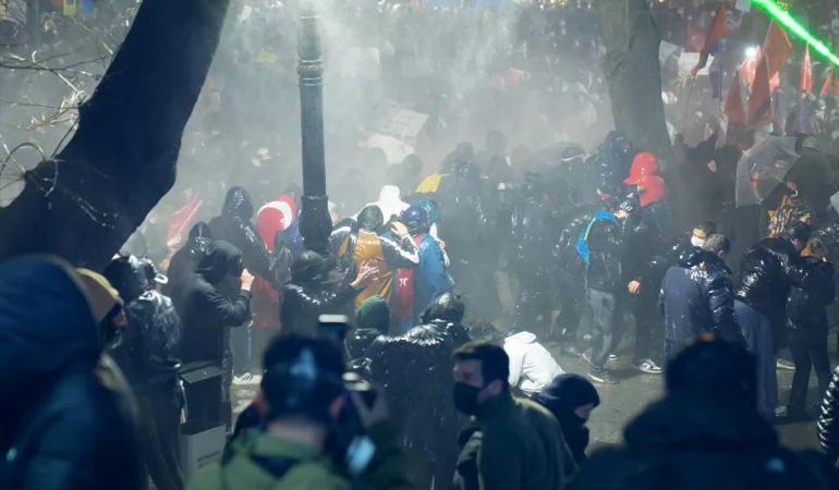 ALİ YERLİKAYA, 5 GÜNLÜK GÖSTERİLERDE 123 POLİSİN YARALANDIĞINI AÇIKLADI