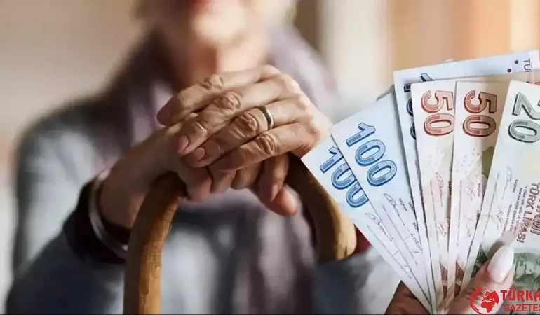 EMEKLİ BAYRAM İKRAMİYESİNE YÜKSEK ARTIŞ: 4 BİN TL’YE ÇIKARILDI