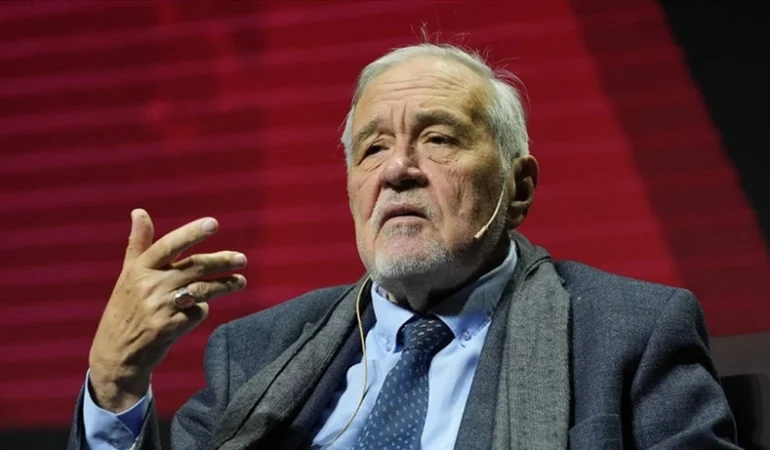 İLBER ORTAYLI’DAN EKREM İMAMOĞLU’NA DESTEK: “HAPSE GİRİP ÇIKANLAR BAŞA GEÇER”