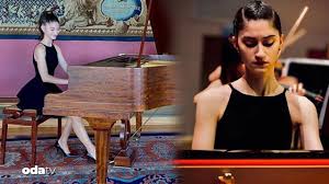 TAMER KARADAĞLI’NIN KIZI ZEYNO KATILDIĞI PİYANO YARIŞMASINDA İKİNCİ OLDU