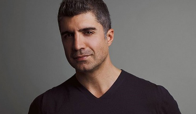 ÖZCAN DENİZ’DEN AİLESİYLE İLGİLİ FOTOĞRAFLI YANIT: “KEYFİM YERİNDE” MESAJI!