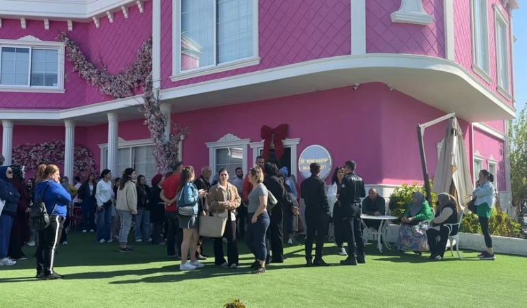 GÜZELLİK MERKEZİ SAHİBİ YÜZLERCE KİŞİYİ DOLANDIRIP YURT DIŞINA KAÇTI