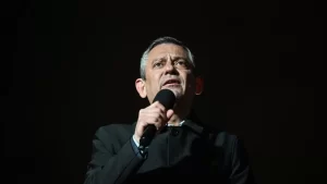 ÖZGÜR ÖZEL’DEN BATI MEDYASINA ÇARPICI MESAJ