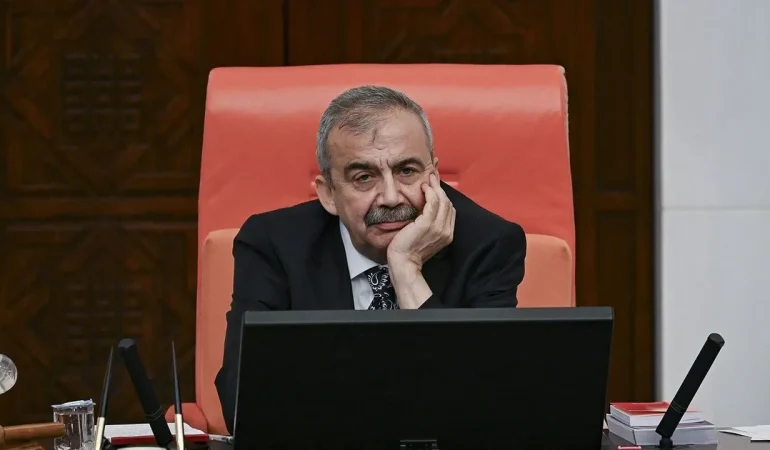 SIRRI SÜREYYA ÖNDER’İN SAĞLIK DURUMU CİDDİYETİNİ KORUYOR