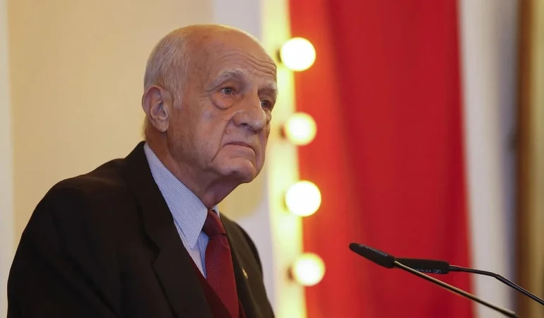 İNAN KIRAÇ’A DEMANS TEŞHİSİ KONULDU