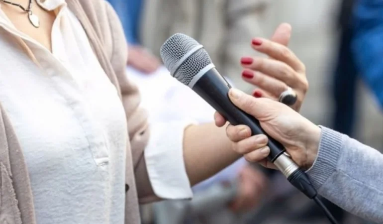 RTÜK SOKAK RÖPORTAJLARINI MERCEK ALTINA ALIYOR