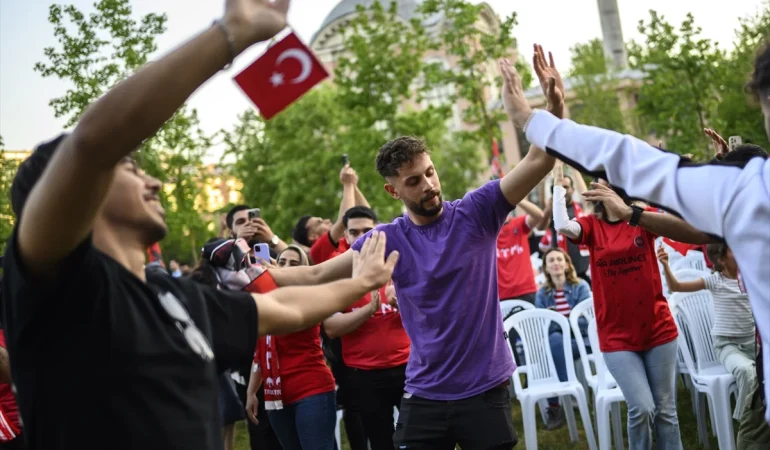 TRAKTÖR TARAFTARLARI ŞAMPİYONLUĞU İSTANBUL’DA KUTLADI!