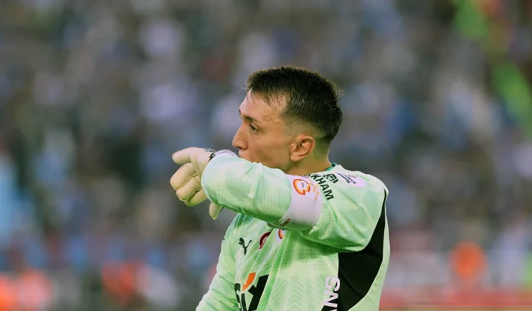 MUSLERA TARİHE GEÇTİ!