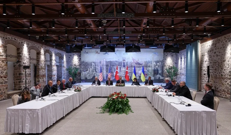 İSTANBUL’DA TARİHİ GÖRÜŞME