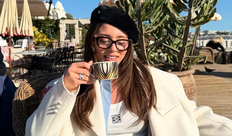 SILA TÜRKOĞLU CANNES’DA TARZIYLA GÖZ KAMAŞTIRDI!