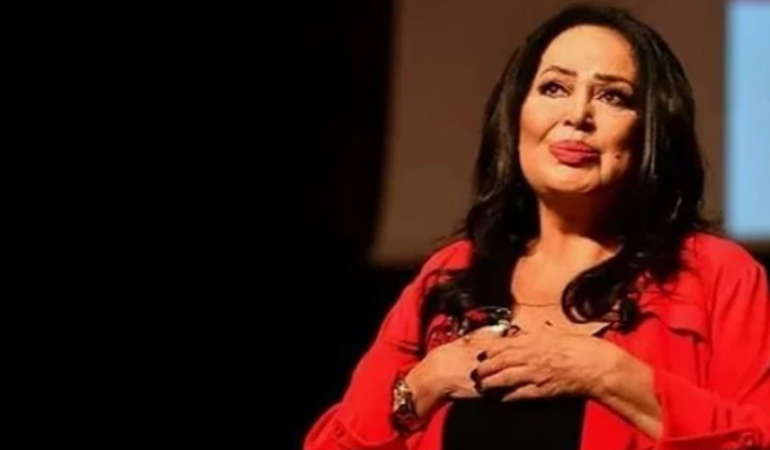 TÜRKAN ŞORAY KENDİ PORTRELERİNİ GÖRÜNCE GÖZYAŞLARINI TUTAMADI