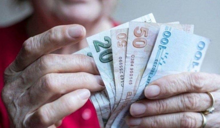 EMEKLİ VE MEMURLARA KÖTÜ HABER: YA TATİL YA PARA!