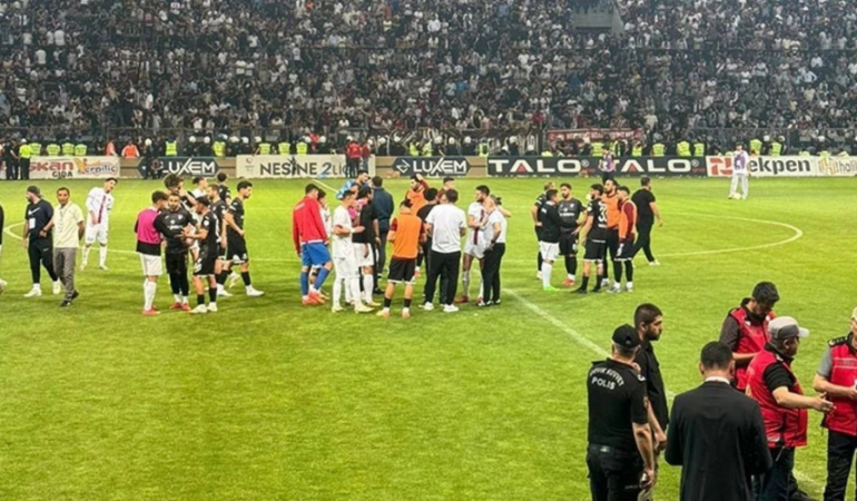 ELAZIĞSPOR-VANSPOR MAÇINDA SKANDAL!