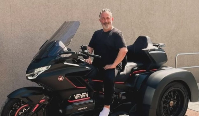 CEM YILMAZ’IN YENİ OYUNCAĞI!