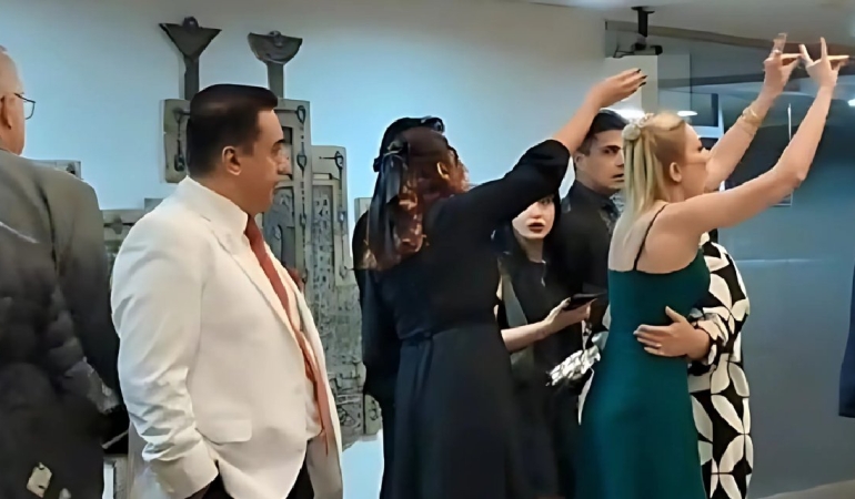 TRT SPİKERİNDEN ÖDÜL GECESİNDE HAKARET SKANDALI