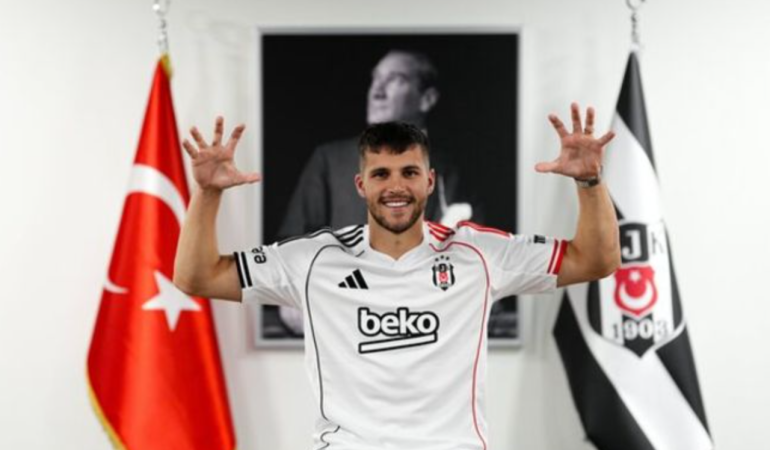 Beşiktaş’ın Yeni Transferi David Jurásek İstanbul’a Geldi! Eşi Nikola Jurásková Güzelliğiyle Büyüledi